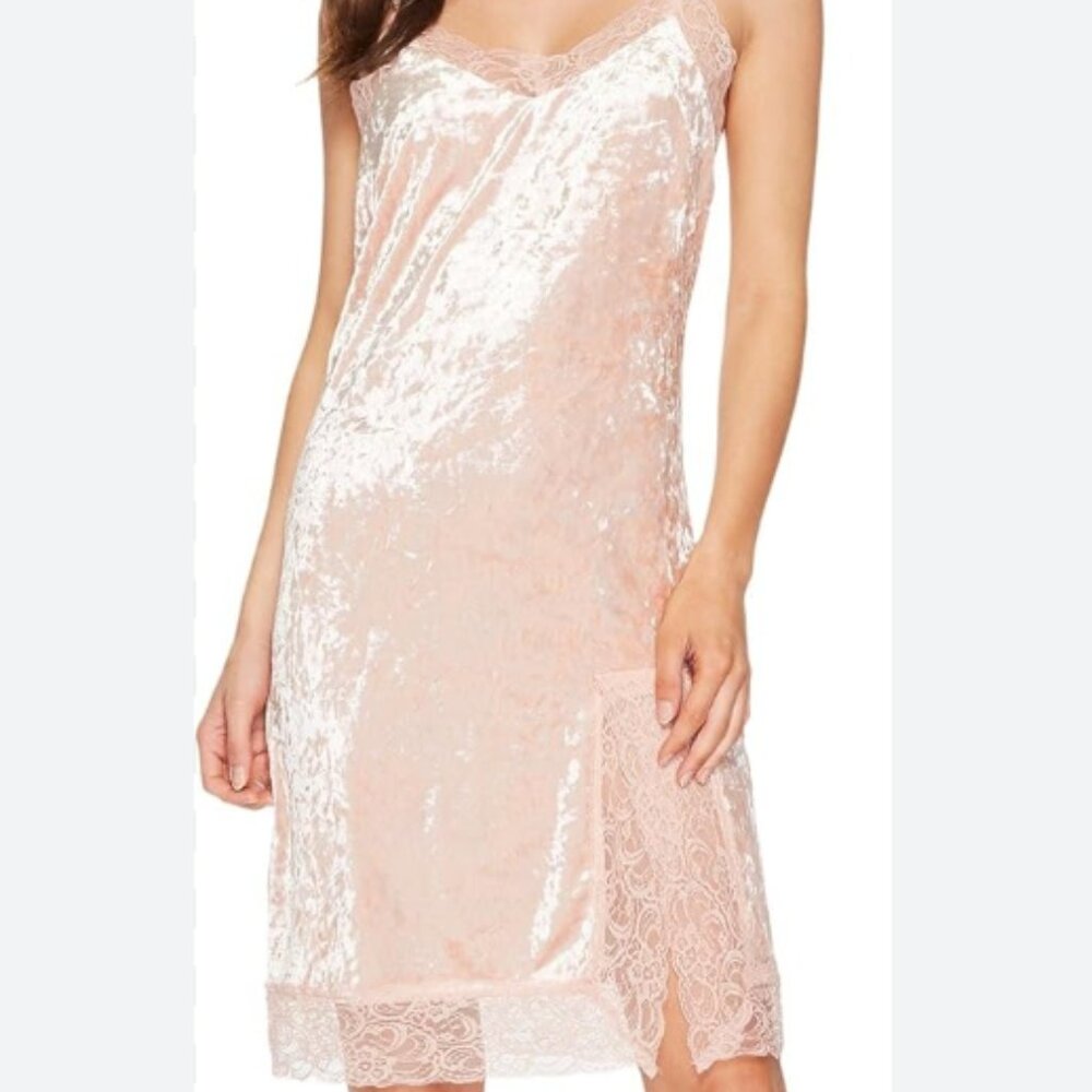 J.O.A women's lace trim velvet slip dress